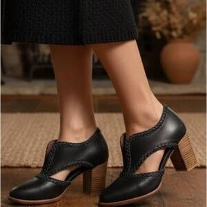 Bali ELF Black Spirit Walker Booties - NWOT size 8